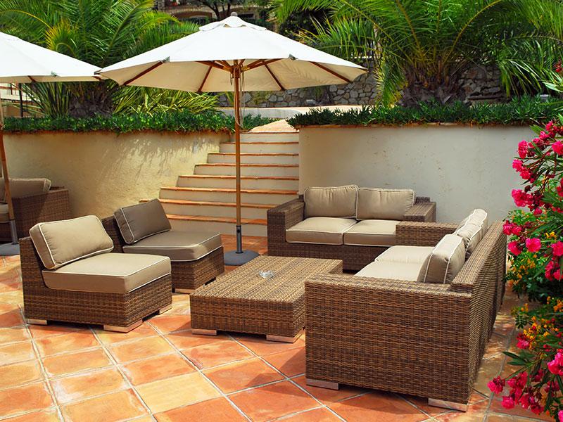 outdoor furniture cleaning